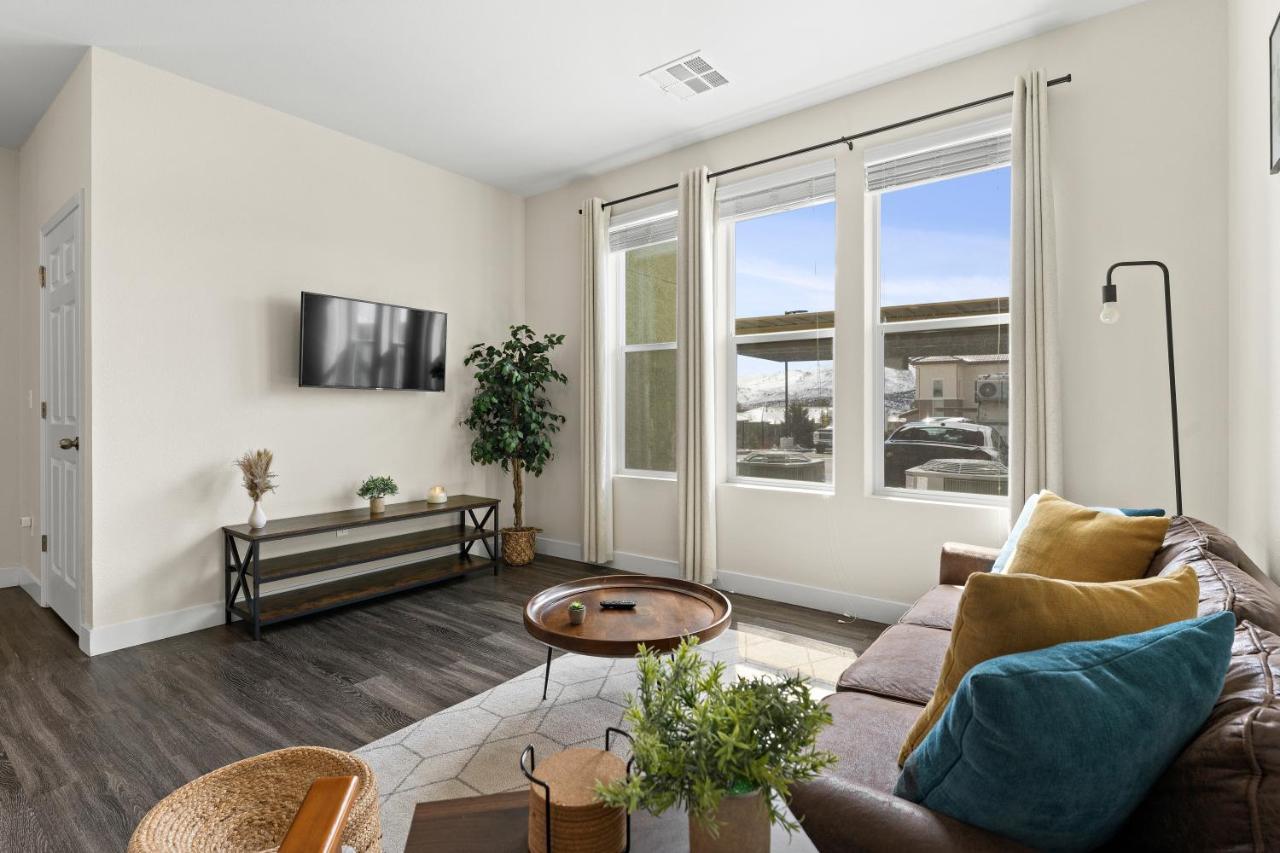 Luxury Retreat - King Beds, Hot Tub, & Pool - Family & Remote Work Friendly Reno Exterior foto