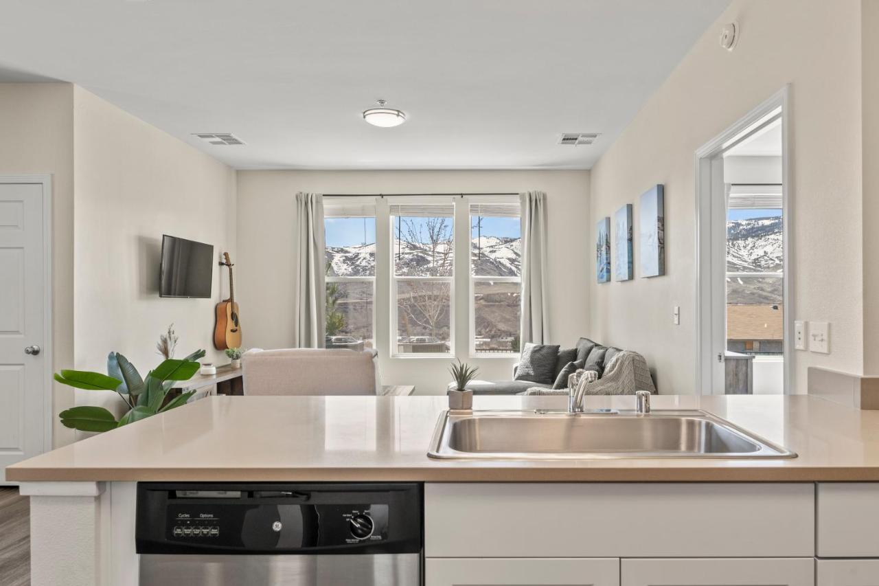 Luxury Retreat - King Beds, Hot Tub, & Pool - Family & Remote Work Friendly Reno Exterior foto